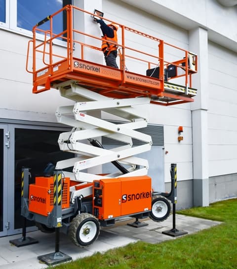 Rough Terrain Scissor Lift 8.4 / 10.4m